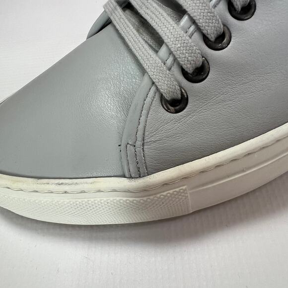 Athletic_Shoes